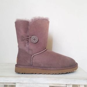 Ugg 8 bailey button 8 gray ankle boots fur snow